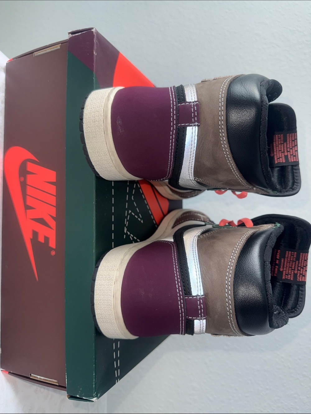 Air Jordan 1 Retro High OG Brown, White & Black Sneakers with Coral Laces - Picture 3 of 8